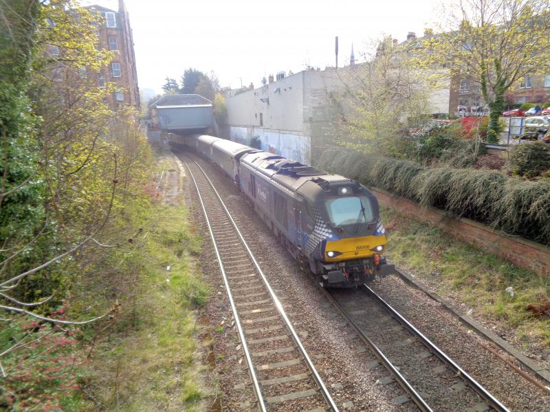 Photo of 68006 passes Morningside Road 