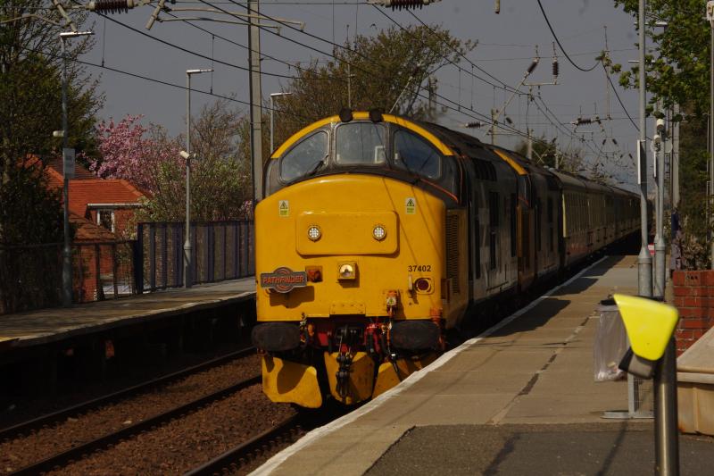 Going Home -37402 and 37409 22/04/19: Cruising through Barassie on the way to Carlisle with the return of the Easter Highlander as 1Z29 Photo of Going Home -37402 and 37409 22/04/19