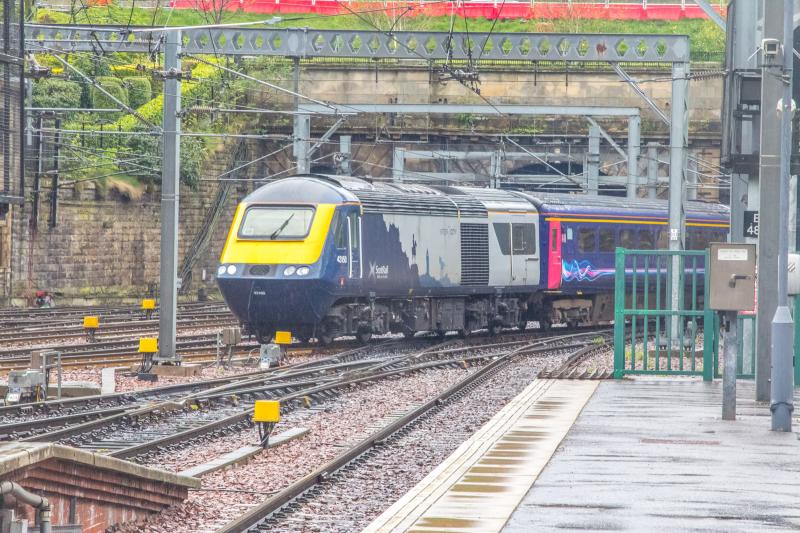 43150: 43150 arriving at a wet Waverley on 25/04/2019 Photo of 43150
