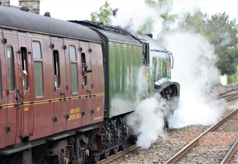 Scotlands Engine No.9: Having been given the road it's all go. Photo of Scotlands Engine No.9