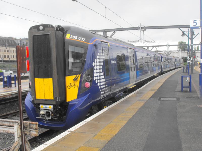 class 385 in North end bay platform at Stirling: A class 385 electric unit seen at Stirling today. Sitting in the North end bay platform. Photo of class 385 in North end bay platform at Stirling