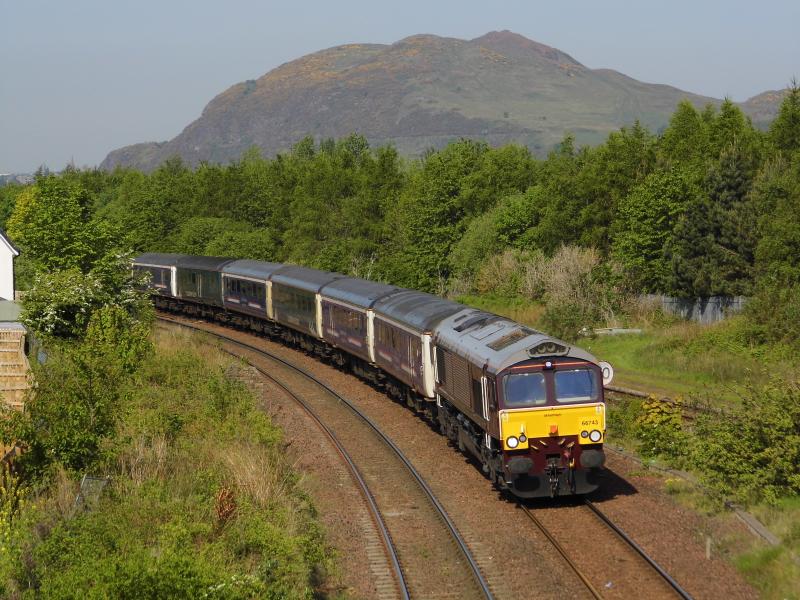 66743 15/05/19: 66743 on 5Z84 0814 Polmadie - Bishop Auckland sleeper stock at Niddrie Junction on 15/05/19 Photo of 66743 15/05/19