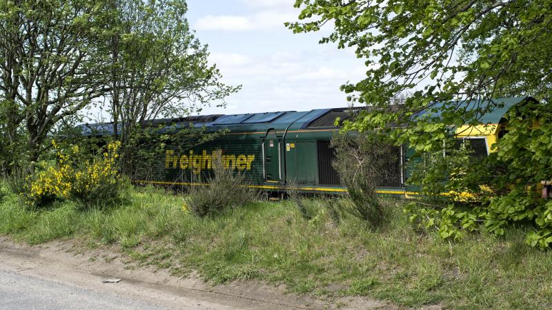 66956 SOUTH OF PITMEDDEN STN. 24.5 (2).jpg: BLENDING IN RATHER WELL WITH SURROUNDING COLOURS Photo of 66956 SOUTH OF PITMEDDEN STN. 24.5 (2).jpg