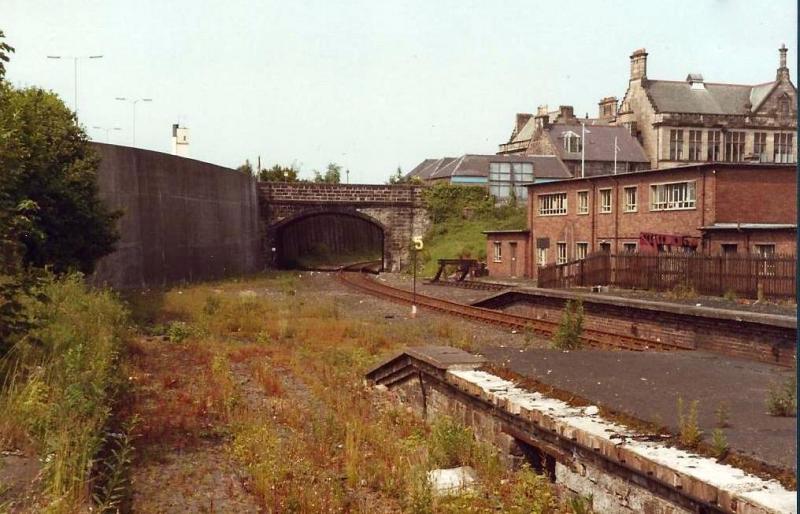 Dunfermline Upper: Dunfermline Upper station looking west. 6/7/83 Photo Danny Hathaway Photo of Dunfermline Upper