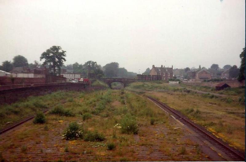 Alloa Station: Alloa station looking west. 7/7/83 Photo Danny Hathaway Photo of Alloa Station