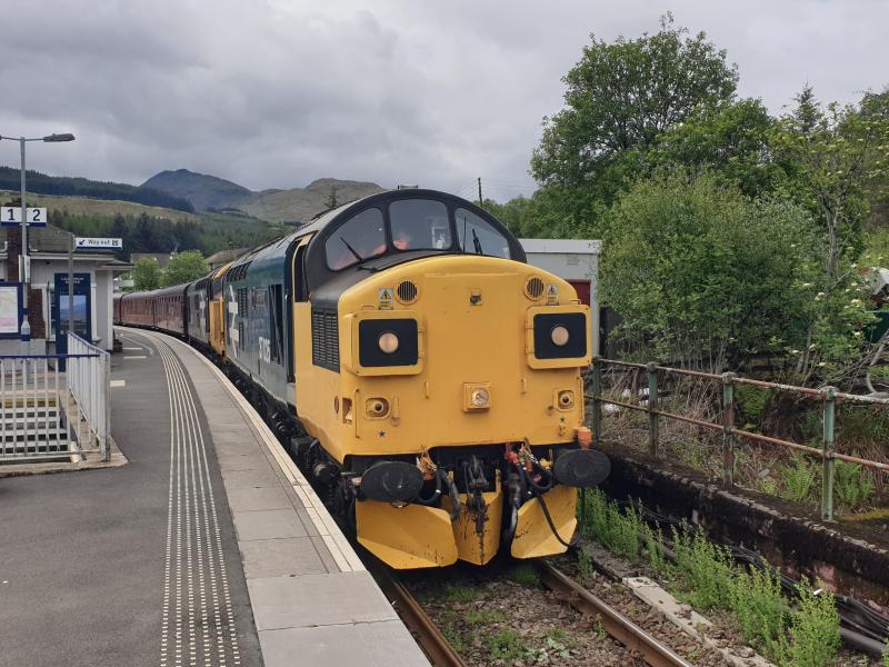 Oban Railtour: 37025 & 37402 await departure to Oban on Monday 27th May , 2019 . Photo of Oban Railtour