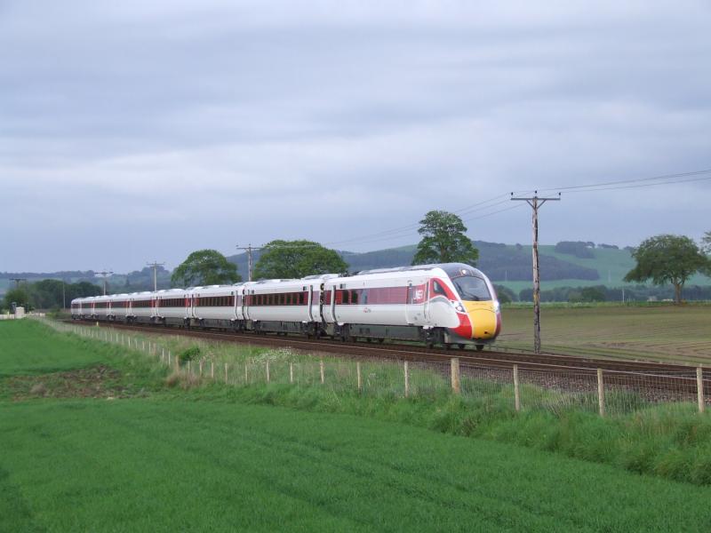 Azuma 800105: Azuma 800105 heads south from Aberdeen past Bow of Fife LC on Saturday 01 June 2019 Photo of Azuma 800105