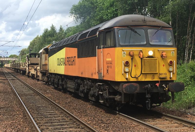 Grids Southbound: 56113 leads the 6K15 empty LWR set through Holytown sounding amazing, as a limp 56105 trails along at the rear Photo of Grids Southbound