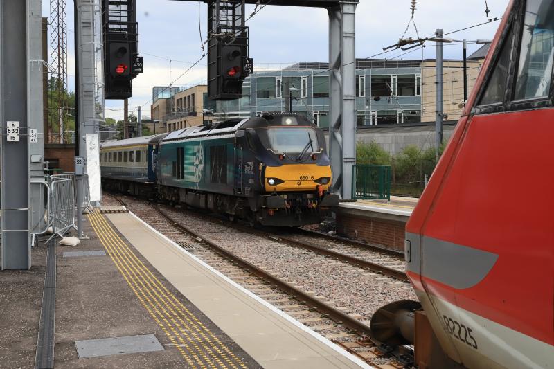 5Z04: 68016 on 5Z04 15.13 Craigentinny to Edinburgh arriving in Platform 6 Waverley on 22/06/2019 for 1Z04 to Norwich. 2nd Loco Hauled in plat 6 Photo of 5Z04