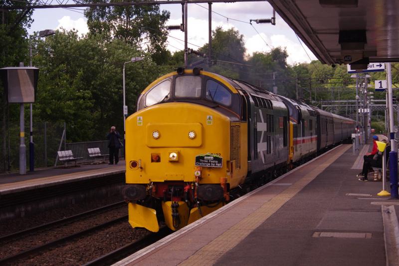 37402 and 37419 at Anniesland with 1Z86: 37402 and 37419 head up the Photo of 37402 and 37419 at Anniesland with 1Z86