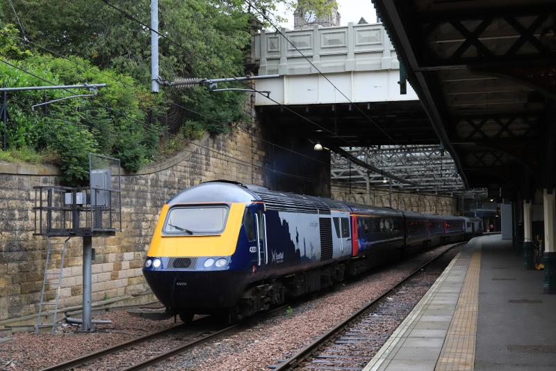 1A71: 43031 leading 43033 on 1A7a 11.33 Edinburgh to Aberdeen leaving Plat 20 Waverley on 05/07/2019 Photo of 1A71