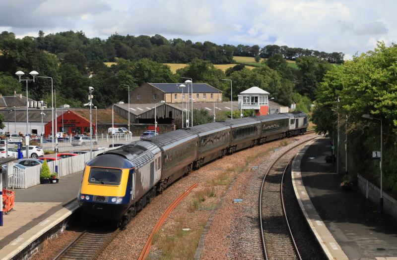 1A71: 43012 leading 43037 plus 4 green coaches on 1A71 11.30 Edinburgh to Aberdeen passing Cupar signalbox on 20/07/2019 Photo of 1A71