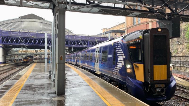 8 coach 385 at Queen Street : 385111 coupled 1st class to 1st class with 385113 at Queen Street p3 on 29/07/19 Photo of 8 coach 385 at Queen Street