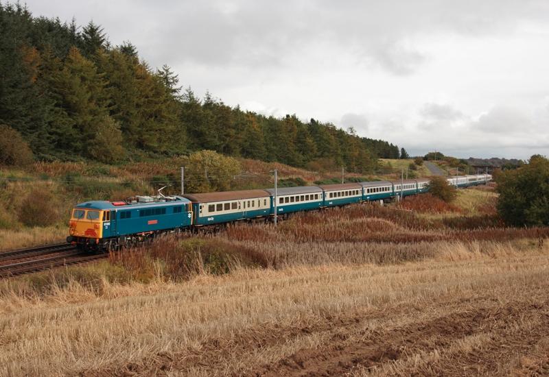 87002_Craigenhill: 87002 passes Craigenhill on 15/10/08 with Photo of 87002_Craigenhill