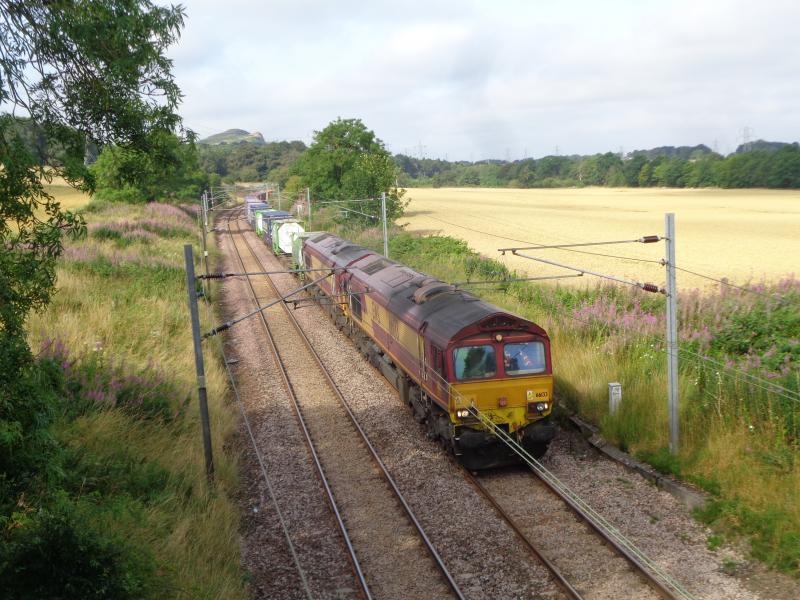 4E98 near Curriehill: 66133 leads 66111 Sat 4 Aug Photo of 4E98 near Curriehill