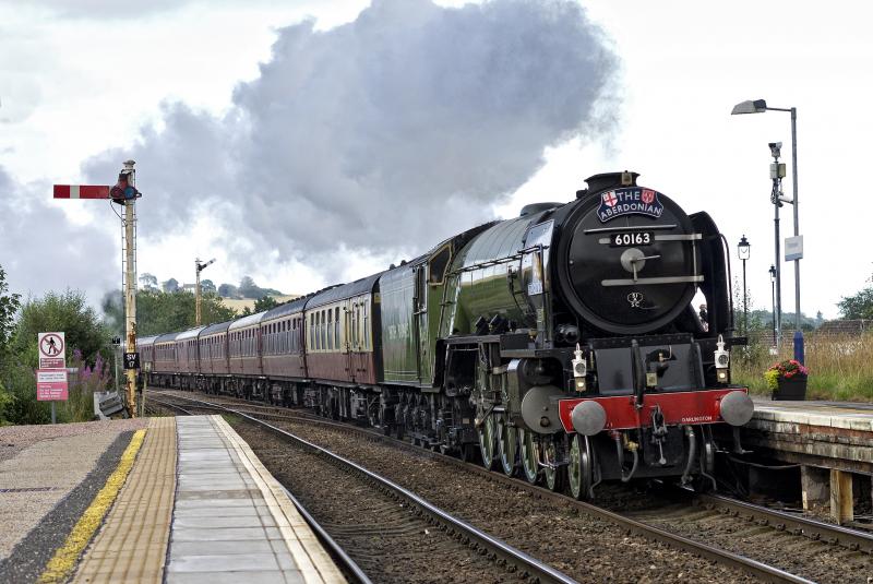 TORNADO STONEHAVEN 08.8.19.jpg: HURTLING THRO' STONEY AT A GREAT RATE OF KNOTS--FANTASTIC. Photo of TORNADO STONEHAVEN 08.8.19.jpg