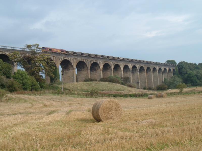 66148 at Linlithgow Bridge with emoty HAAS : Photo of 66148 at Linlithgow Bridge with emoty HAAS