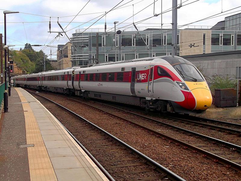 800112 at Edinburgh Waverley: LNER Azuma 800112 arrives at Edinburgh Waverley with 5Q41 a training and Mileage accumulation run from Newcastle on Thursday 19th September 2019. Photo of 800112 at Edinburgh Waverley