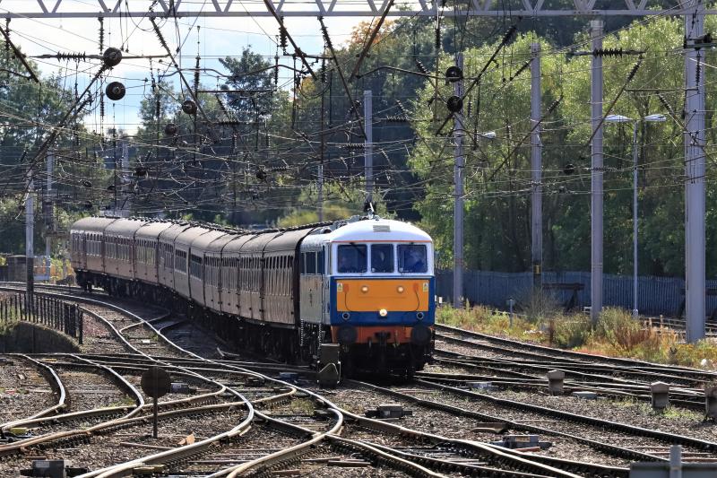 86259: 86259 on 1Z86 07.10 London Euston to Carlisle approaching Carlisle on 28/09/2019 Photo of 86259