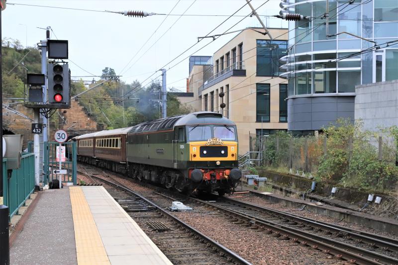 1Z47: D1924 on 1Z47 05.41 Wolverhampton to Edinburgh approaching Platform 9 Waverley on 05/10/2019 Photo of 1Z47