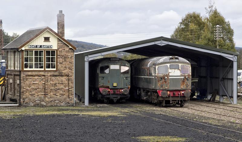 2x26'S BOAT OF GARTEN SHED 9.10.19.jpg: AS SEEN FROM PASSING TRAIN Photo of 2x26'S BOAT OF GARTEN SHED 9.10.19.jpg