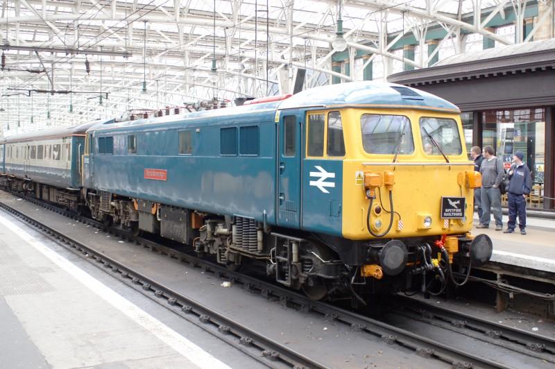 87002: 87002 stands at the buffer stops after arrival with the 1Z87 from Birmingham Photo of 87002
