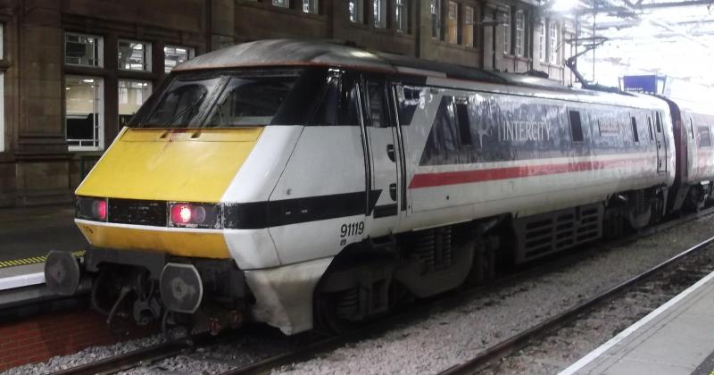 Photo of 91119 at Edinburgh Waverley