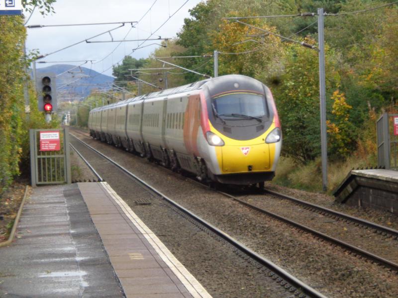 Pendolino Wester Hailes: 390 appr Wester Hailes with 1252 EDI to EUS Wed 16 Oct 2019 Photo of Pendolino Wester Hailes