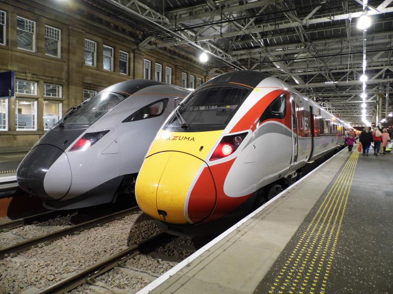 800102 Waverley 30/10/19: Two Hitachis- 800102 in Waverley p6 on 1300 London Kings Cross- Edinburgh sits next to 802203 in platform 5 on 3S13 1629 Newcastle- Edinburgh Photo of 800102 Waverley 30/10/19