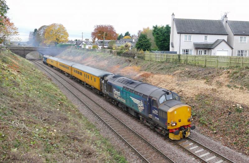 1Q77 PLPR Train With 37218 TnT 37409 Northbound At Stanley: 1Q77 Approaching The Site Of Stanley Jnc After A signal Check at the Distant colour light. Photo of 1Q77 PLPR Train With 37218 TnT 37409 Northbound At Stanley