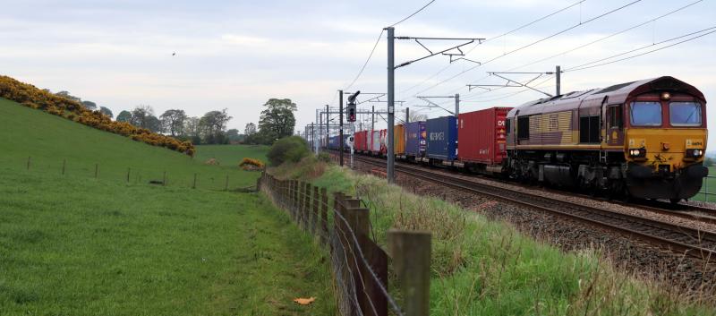 Class 66 midcalder jnc: southbound container train at midcalder jnc Photo of Class 66 midcalder jnc