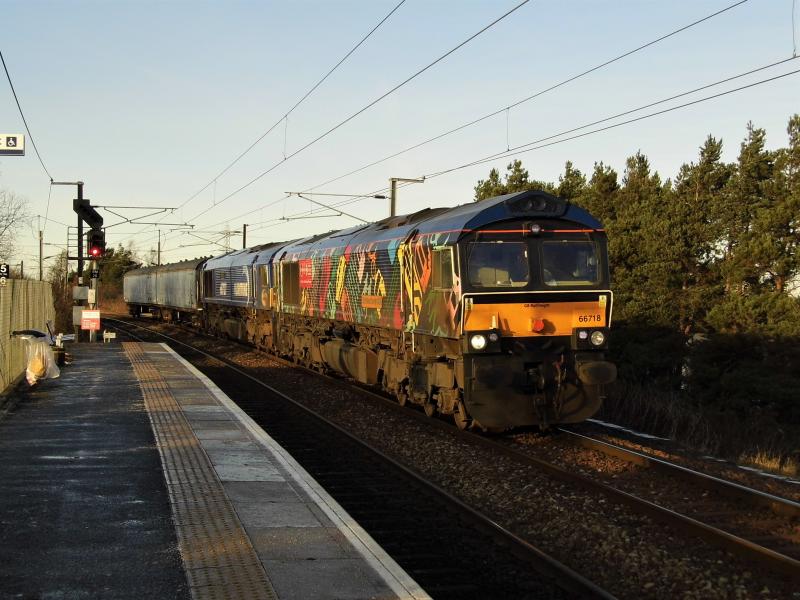 66718 5Z47: 66718 hauls 66727 for repairs and two barriers on 5Z47 1250 Mossend- Doncaster on 011219 passing Newcraighall Photo of 66718 5Z47