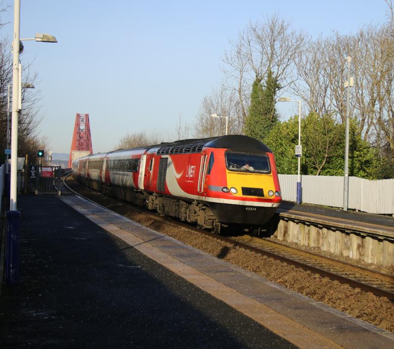 1E15: 43314+43318 1E15 Aberdeen -- London KX. passing Dalmeny 1.12.19 Photo of 1E15