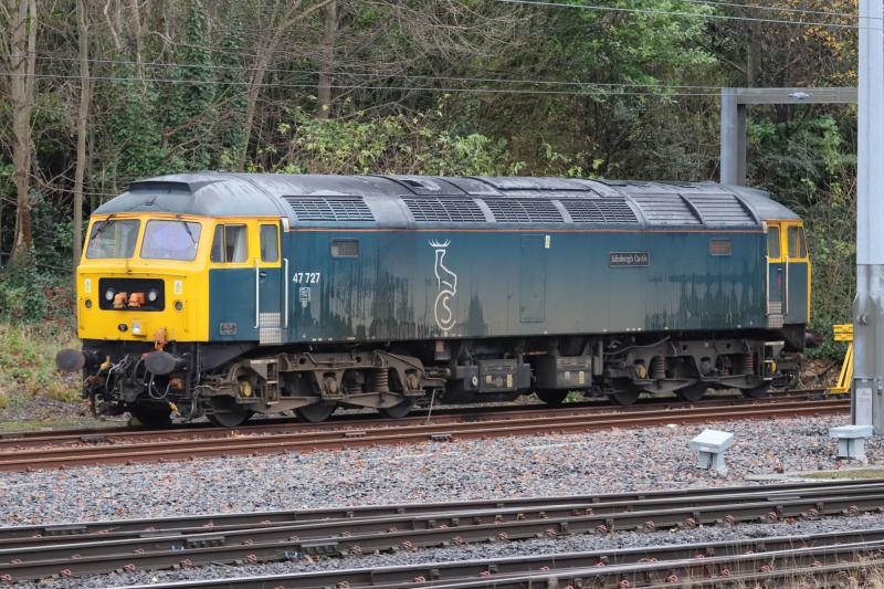47727 needs a Wash: 47727 stabled in siding 2 at the west end of Craigentinny T & RSMD on 02/12/2019 Photo of 47727 needs a Wash