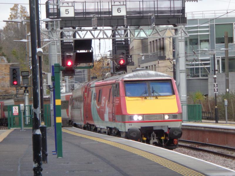 91114 arrives Platform 5 at Waverley with empties from Prestonpans loop: As per photo title Photo of 91114 arrives Platform 5 at Waverley with empties from Prestonpans loop