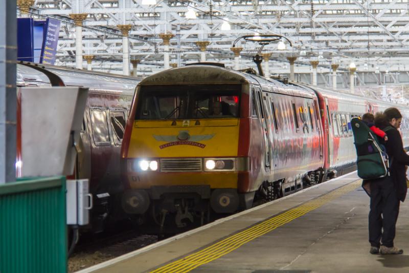 91101: 91101 arriving at Waverley on 06/12/2019 Photo of 91101