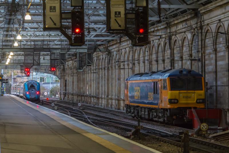 92043: GBRF 92043 with TPE 802212 in the background at Waverley on 06/12/2019 Photo of 92043
