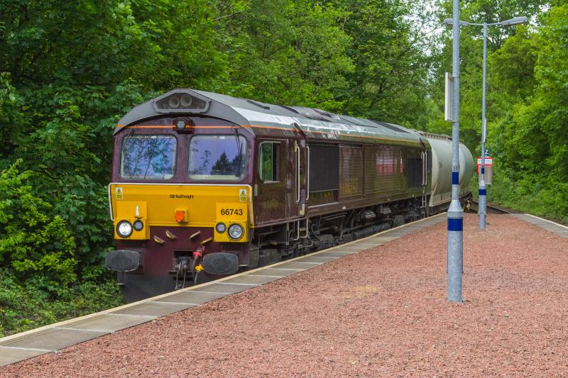 66743: 66743 at Ardlui with the 6S45 North Blyth to Fort William on 23/05/2019 Photo of 66743