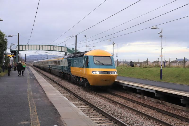 1Z48: W43006 + E43112 on 1Z48 Edinburgh to Leeds via Doncaster passing through Wallyford on 20/12/2019 Photo of 1Z48