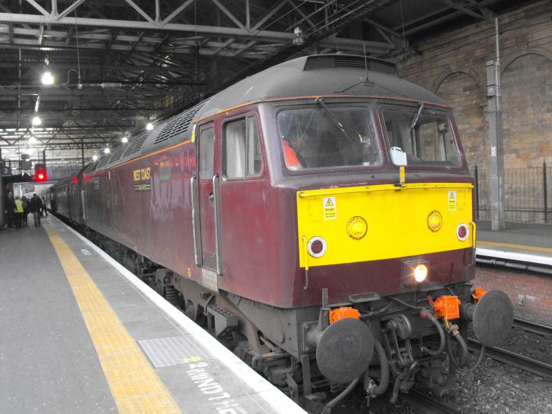 47746: 47746 waits to pull the empty stock to Joppa Straight today from Edinburgh Waverley. Photo of 47746