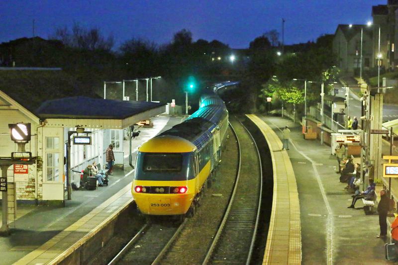 1Z25 LNER staff special at Inverkeithing 28Dec19: Within a few minutes the last LNER HST would be on the Forth Bridge and would have left the Kingdom of Fife for the final time. Photo of 1Z25 LNER staff special at Inverkeithing 28Dec19