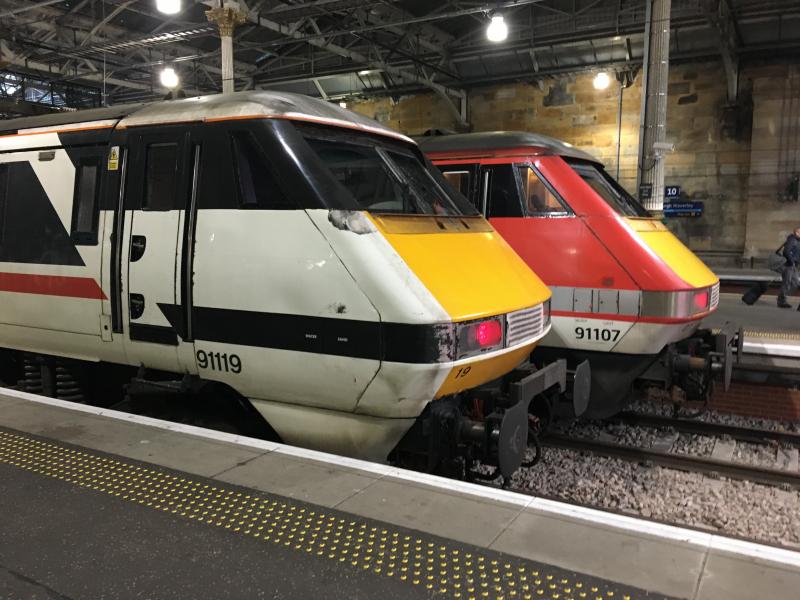 Not for much longer: 91119 (1S12) and 91107(1S13) side by side at Waverley.
17.01.2020 Photo of Not for much longer