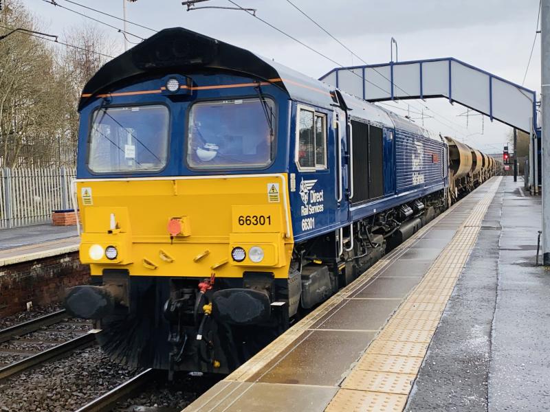 The Dred Shed: Headed for Paisley Gilmour Street, Direct Rail Services’ 66301 Kingmoor TMD leads a rake of Autoballasters through Holytown from Millerhill. Photo of The Dred Shed
