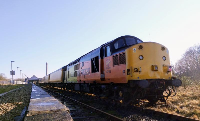 FNL 37116 UTU / Wick: Snuck North ;) Colas '116 sitting in the wet loop at Wick station. Nothing on RTT, path was to G'mas, as 3Q41 (but ran to Wick). Mobile 'phone pic. Photo of FNL 37116 UTU / Wick