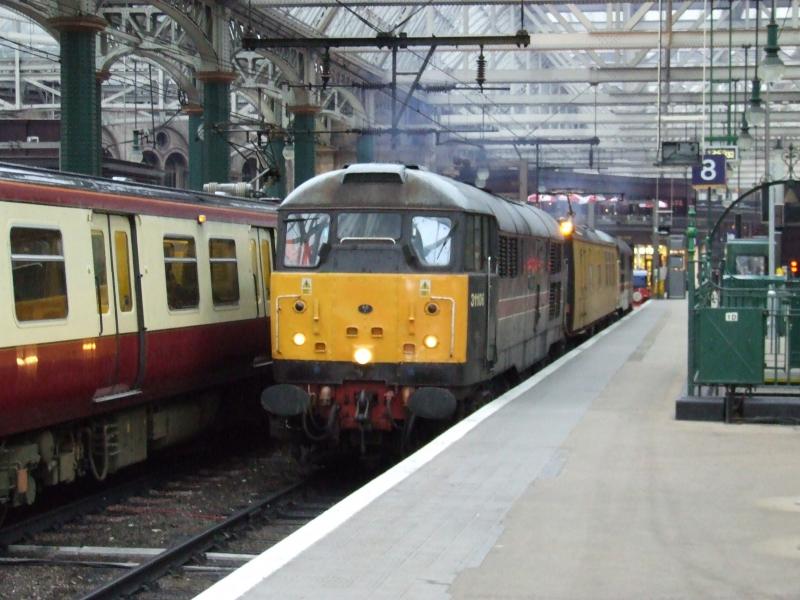 31106 Departs Glasgow Central top and tailed with 31454 on the MENTOR test train: Photo of 31106 Departs Glasgow Central top and tailed with 31454 on the MENTOR test train