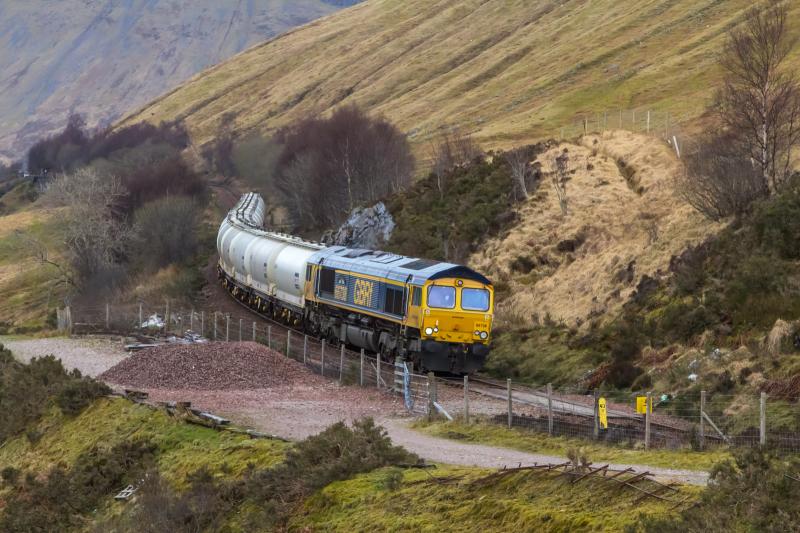 66738: 66738 heads south working 6S45 on 17/06/2019 Photo of 66738