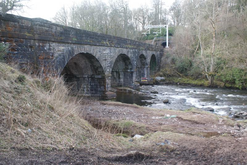 Mill of Keir Viaduct and the south end of Kippenross Tunnel: Mill of Keir Viaduct and the south end of Kippenross Tunnel between Bridge of Allan and Dunblane Photo of Mill of Keir Viaduct and the south end of Kippenross Tunnel