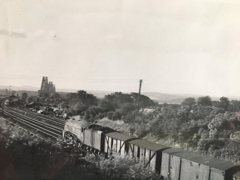 Dalmeny Then.2: 60012 Commonwealth of Australia, two months prior to
withdrawal, heads the 18.15 Millerhill - Craiginches, at
the time a regular working for it. 27.06.1964 Photo of Dalmeny Then.2