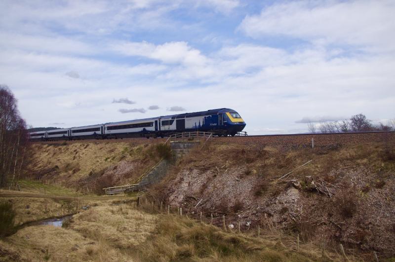 43163 43142: 43163 trails 43142 northbound at Kinveachy, 21Mar20. Photo of 43163 43142