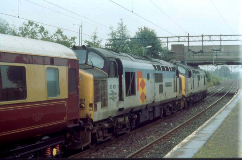 Returning home: Return MERCO/ Statesman at Dalmuir in September 1994 heading for Leeds. 37404 and 37401 MARY QUEEN OF SCOTS in charge. Photo of Returning home